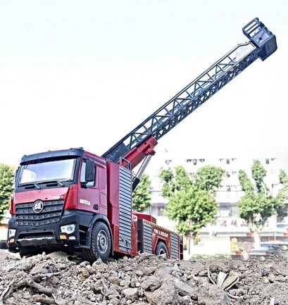 HUINA 1561 1/14 22 Kanal Yüksek Kalite RC Model Uzaktan Kumandalı Merdivenli Yangın Söndürme İtfaiye Kamyonu - Su Püskürtme Fonksiyonlu - 2.4G Full Fonksiyon Sesli ve Işıklı - Thumbnail