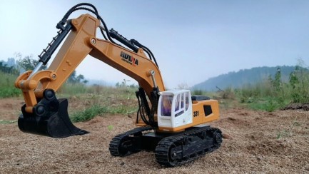 HUINA 1/18 Yüksek Kalite 9 Kanal RC Model Ekskavatör Paletli Kepçe Uzaktan Kumandalı Çok Fonksiyonlu İş Makinası  - 2.4G Işıklı - 1331 - Yetişkinler İçindir + 14