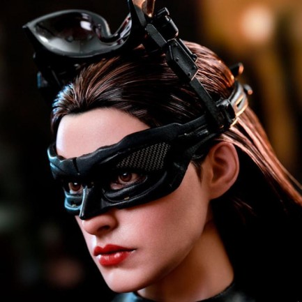 Hot Toys Catwoman Selina Kyle Sixth Scale Figure - 909931 - DC Comics / The Dark Knight Trilogy - MMS627 Hot Toys Catwoman Selina Kyle Sixth Scale Figure - 909931 - DC Comics / The Dark Knight Trilogy - MMS627
