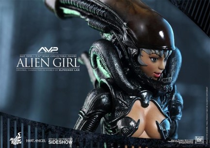 Hot Toys Alien Girl Sixth Scale Figure - Thumbnail