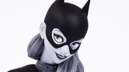 Batgirl Black & White Babs Tarr Statue - Thumbnail