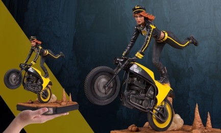 Batgirl Gotham City Garage Statue - Thumbnail