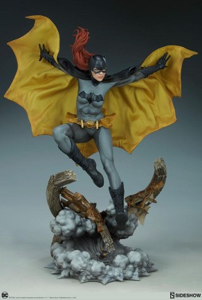 Batgirl Premium Format Figure - Thumbnail