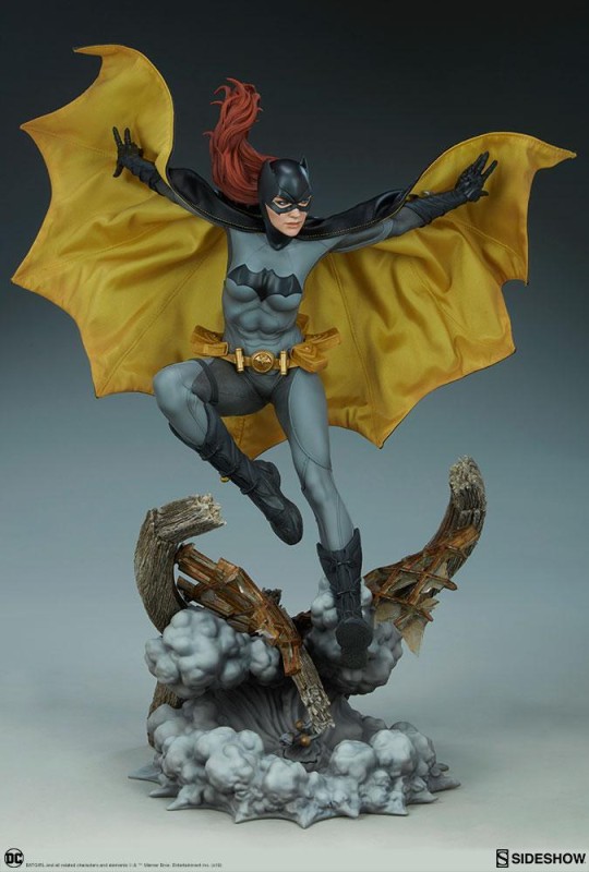 Batgirl Premium Format Figure