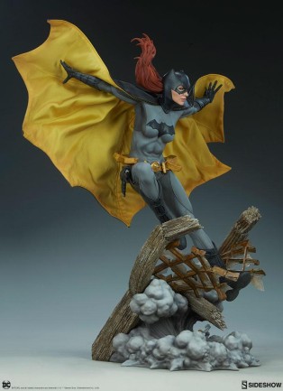 Batgirl Premium Format Figure - Thumbnail