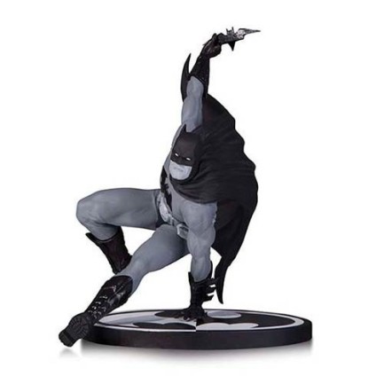 Batman Black & White Bryan Hitch Statue - Thumbnail