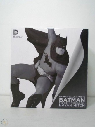 Batman Black & White Bryan Hitch Statue - Thumbnail