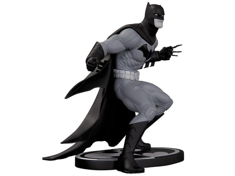 Batman Black & White Greg Capullo Statue
