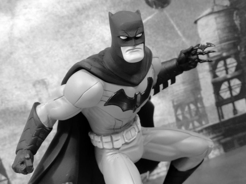 Batman Black & White Greg Capullo Statue