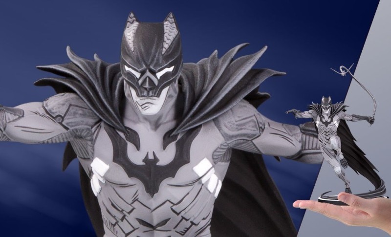 Batman Black & White Kenneth Rocafort Statue