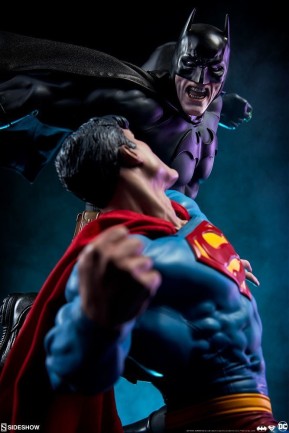 Sideshow Collectibles Batman Vs. Superman Diorama - Thumbnail