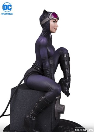 Catwoman DC Cover Girls: Joelle Jones Statue - Thumbnail