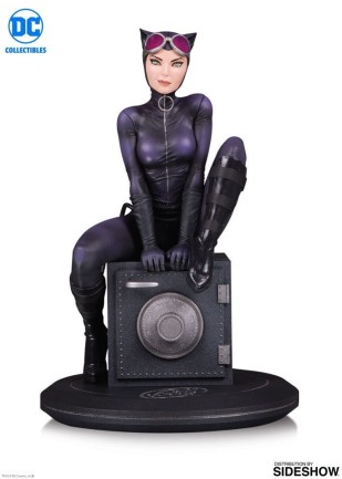 Catwoman DC Cover Girls: Joelle Jones Statue - Thumbnail