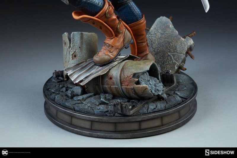 Sideshow Collectibles Deathstroke Premium Format Figure