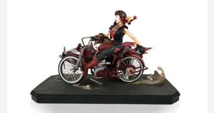 Gotham City Garage Harley Quinn Deluxe Statue - Thumbnail