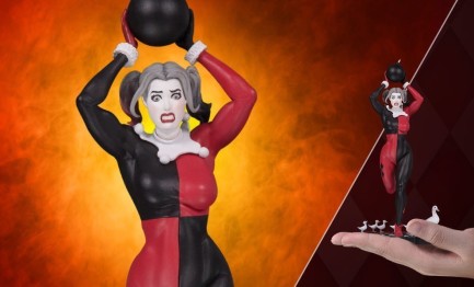 Harley Quinn Red, White & Black Frank Cho Statue - Thumbnail