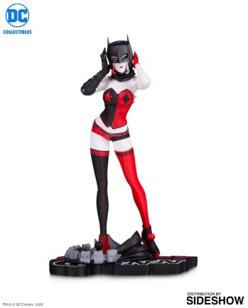 Dc Collectibles - Harley Quinn Statue Red, White & Black by John Timms