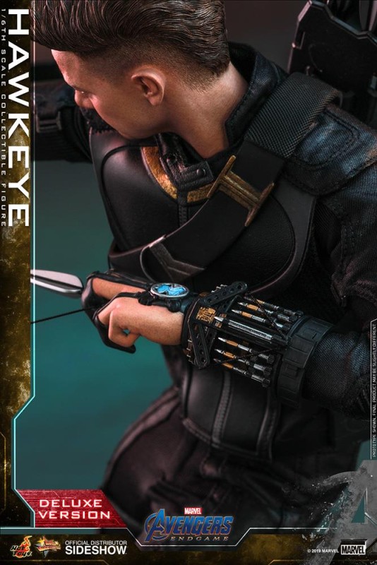 Hot Toys Hawkeye (Deluxe Version) Sixth Scale Figure MMS532
