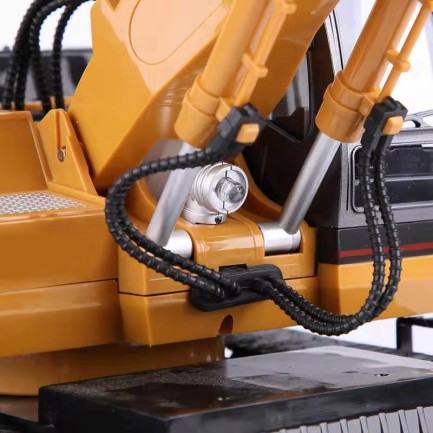 HUINA 1531 1/16 Yüksek Kalite 11CH RC Model Ekskavatör Paletli Kepçe Kazıcı Uzaktan Kumandalı Çok Fonksiyonlu İş Makinesi - 2.4G Sesli ve Işıklı - Thumbnail