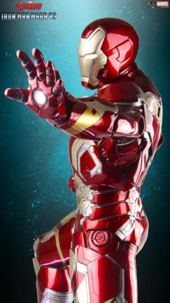 Iron Man Mark 43 1/3 Maquette - Thumbnail