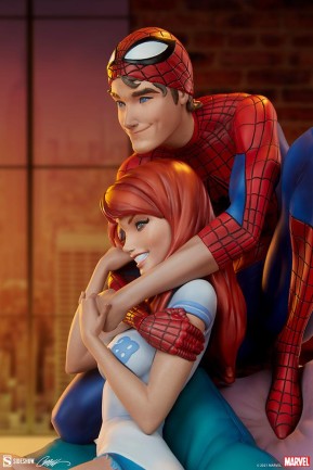 Sideshow Collectibles JSC Spider-Man and Mary Jane Maquette - Thumbnail