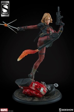 Sideshow Collectibles - Lady Deadpool Premium Format™ Figure