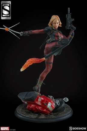 Lady Deadpool Premium Format™ Figure - Thumbnail