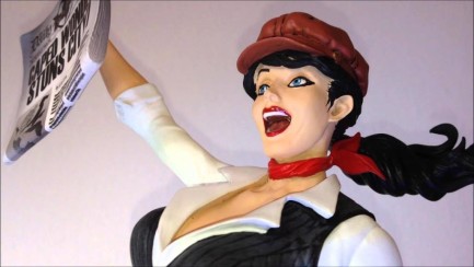 Lois Lane Bombshell Statue - Thumbnail