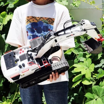 HUINA 1594 1/14 Profesyonel 22 Kanal RC Model 4 Farklı Metal Kepçeli Ekskavatör Kepçe Kazıcı Uzaktan Kumandalı İş Makinesi -2.4G Sesli&Işıklı - Taşıma Çantası Dahil - Thumbnail