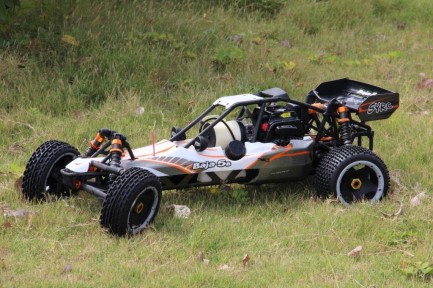 SY RACING 1/5 Baja 5B 30.5CC RTR Kurşunsuz Benzinli Uzaktan Kumandalı RC Arazi Model Araba 80+kmh 75CM Uzunluk Offroad Beyaz-Gri (Kullanıma Hazır) - Thumbnail