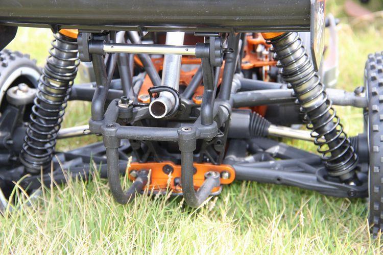 SY RACING 1/5 Baja 5B 30.5CC RTR Kurşunsuz Benzinli Uzaktan Kumandalı RC Arazi Model Araba 80+kmh 75CM Uzunluk Offroad Beyaz-Gri (Kullanıma Hazır)