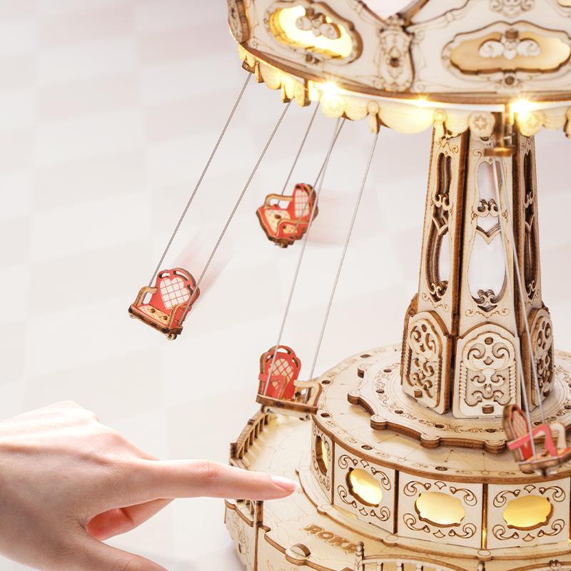 ROKR EA02 Dönme Dolap Müzik Kutusu (Swing Ride) Music Box DIY 3D Wooden Puzzle Maket Model Seti 3D Model Kit Detaylı Dekoratif Hobi Seti Ahşap Maket Hareketli ve Işıklı