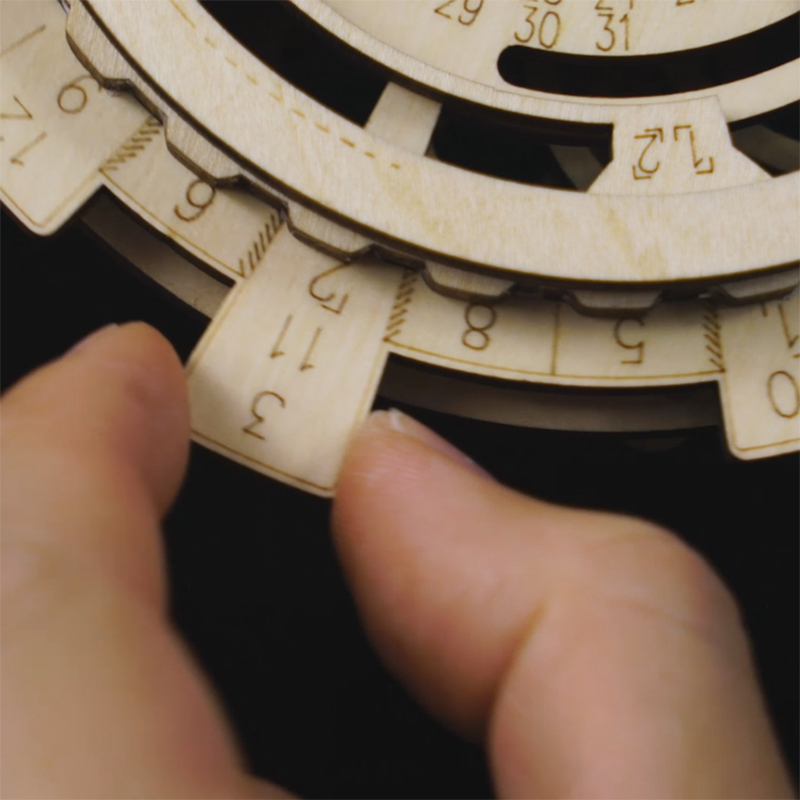 ROKR LK201 Hareketli Takvim Perpetual Calendar DIY Minyatür Maket Model Seti Ahşap 3D Wooden Puzzle 3D Model Kit Detaylı Dekoratif Hobi Seti Ahşap Maket