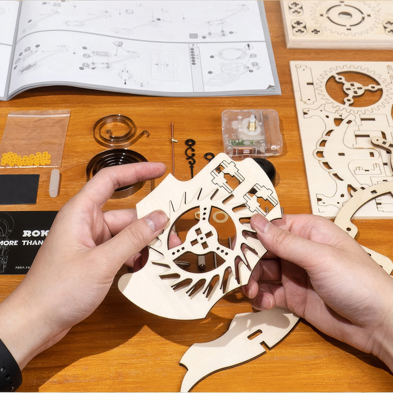 ROKR LK503 Hareketli Baykuş Saat (Owl Clock) DIY Minyatür Maket Model Seti Ahşap 3D Wooden Puzzle 3D Model Kit Detaylı Dekoratif Hobi Seti Ahşap Maket