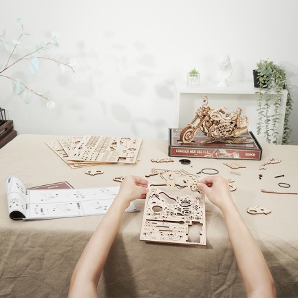 ROKR LK504 Motosiklet (Cruiser Motorcycle) DIY Minyatür Maket Model Seti Ahşap 3D Wooden Puzzle 3D Model Kit Detaylı Dekoratif Hobi Seti Ahşap Maket - Thumbnail