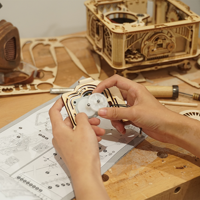 ROKR LKB01D Hareketli Gramofon Classical Gramophone DIY Minyatür Model Seti Ahşap 3D Wooden Puzzle 3D Model Kit Detaylı Dekoratif Hobi Seti Ahşap Maket