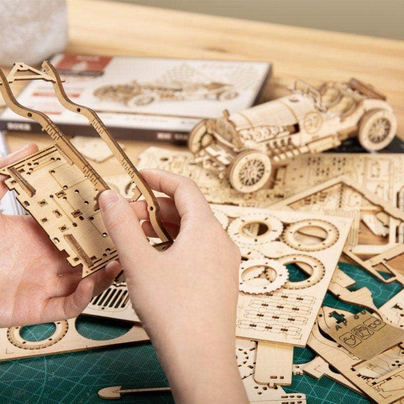 ROKR MC401 Formula1 Arabası (V8 Grand Prix Car) DIY Minyatür Maket Model Seti Ahşap 3D Wooden Puzzle 3D Model Kit Detaylı Dekoratif Hobi Seti Ahşap Maket