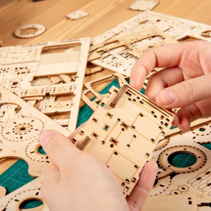 ROKR MC502 Kamyon Tır Çekici (Heavy Truck) DIY Minyatür Maket Model Seti Ahşap 3D Wooden Puzzle 3D Model Kit Detaylı Dekoratif Hobi Seti Ahşap Maket - Thumbnail