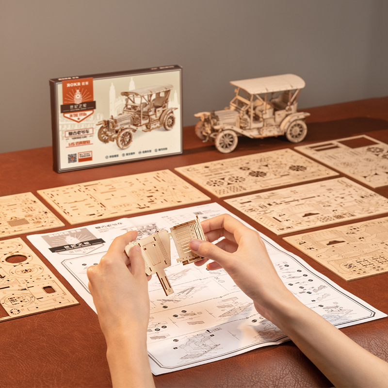ROKR MC801 Klasik Araba (Vintage Car) DIY Minyatür Maket Model Seti Ahşap 3D Wooden Puzzle 3D Model Kit Detaylı Dekoratif Hobi Seti Ahşap Maket