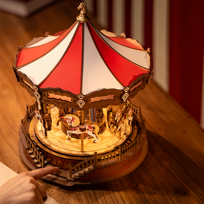 Rolife AMC01 Atlı Karınca (Classic Carousel) DIY Minyatür Maket Model Seti Ahşap 3D Wooden Puzzle 3D Model Kit Detaylı Dekoratif Hobi Seti Ahşap Maket