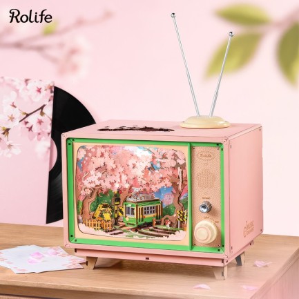 Rolife - Rolife AMT02 TV Görünümlü Müzik Kutusu (Sakura Dreamy Tour) DIY Minyatür Maket Model Seti Ahşap 3D Wooden Puzzle 3D Model Kit Detaylı Dekoratif Hobi Seti Ahşap Maket