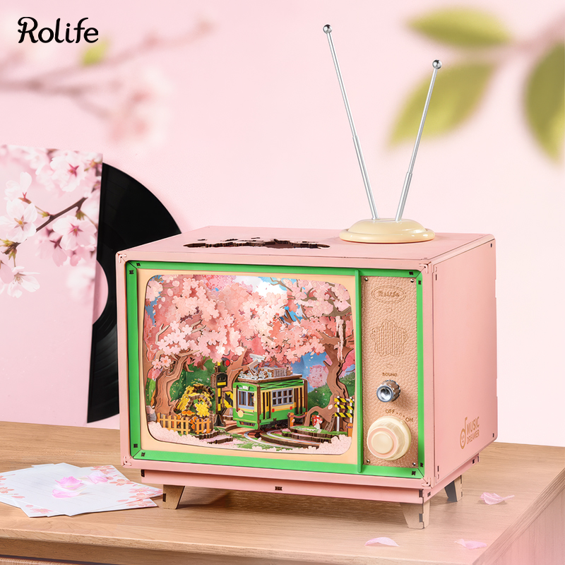 Rolife AMT02 TV Görünümlü Müzik Kutusu (Sakura Dreamy Tour) DIY Minyatür Maket Model Seti Ahşap 3D Wooden Puzzle 3D Model Kit Detaylı Dekoratif Hobi Seti Ahşap Maket