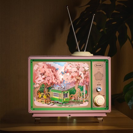 Rolife AMT02 TV Görünümlü Müzik Kutusu (Sakura Dreamy Tour) DIY Minyatür Maket Model Seti Ahşap 3D Wooden Puzzle 3D Model Kit Detaylı Dekoratif Hobi Seti Ahşap Maket - Thumbnail