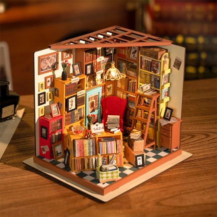 Rolife DG102 Sam'in Çalışma Odası (Sam's Study Room) DIY Minyatür Maket Model Seti Mini Dollhouse 3D Model Kit Detaylı Dekoratif Hobi Seti 3D Puzzle Tiny House - Thumbnail