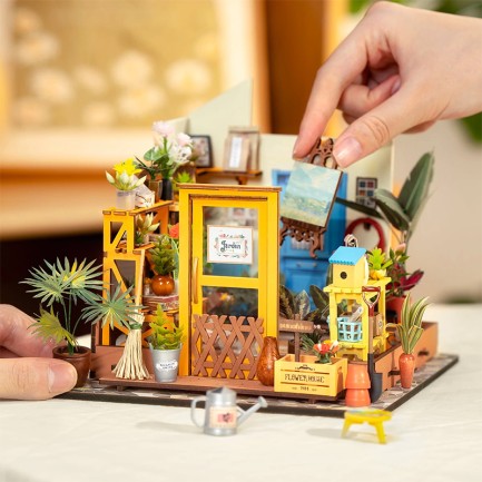 Rolife DG104 Cathy'nin Çiçek Evi (Cathy's Flower House) DIY Minyatür Maket Model Seti Mini Dollhouse 3D Model Kit Detaylı Dekoratif Hobi Seti 3D Puzzle Tiny House - Thumbnail