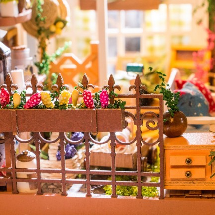 Rolife DG108 Miller'ın Çiçek Evi (Miller's Flower House) DIY Minyatür Maket Model Set Mini Dollhouse 3D Model Kit Detaylı Dekoratif Hobi Seti 3D Puzzle Tiny House - Thumbnail