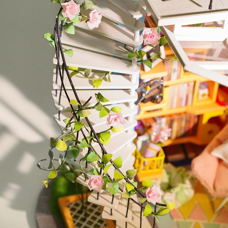 Rolife DG12 Dora'nın Çatı Katı (Dora's Loft) DIY Minyatür Maket Model Seti Mini Dollhouse 3D Model Kit Detaylı Dekoratif Hobi Seti 3D Puzzle Tiny House