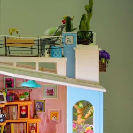 Rolife DG12 Dora'nın Çatı Katı (Dora's Loft) DIY Minyatür Maket Model Seti Mini Dollhouse 3D Model Kit Detaylı Dekoratif Hobi Seti 3D Puzzle Tiny House - Thumbnail