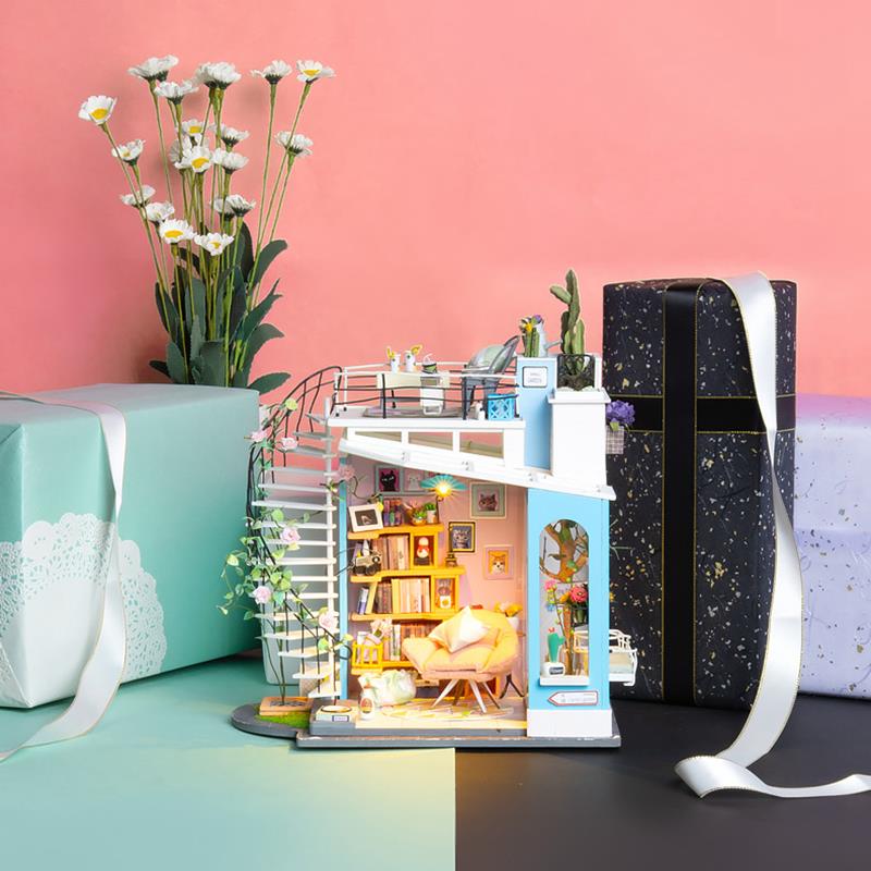 Rolife DG12 Dora'nın Çatı Katı (Dora's Loft) DIY Minyatür Maket Model Seti Mini Dollhouse 3D Model Kit Detaylı Dekoratif Hobi Seti 3D Puzzle Tiny House
