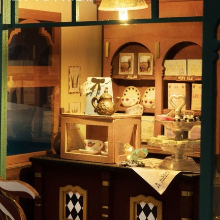Rolife DG156 Alice'in Çay Dükkanı (Alice's Tea Store) DIY Minyatür Maket Model Seti Mini Dollhouse 3D Model Kit Detaylı Dekoratif Hobi Seti 3D Puzzle Tiny House - Thumbnail